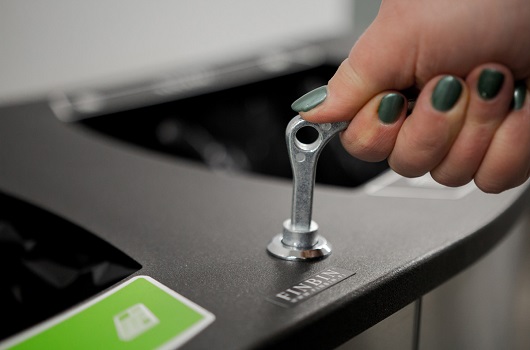 Tringle lock ensures secure waste disposal