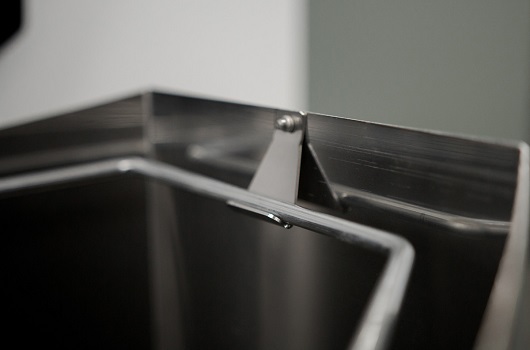 Pivoted bag frames conveniently secure bags